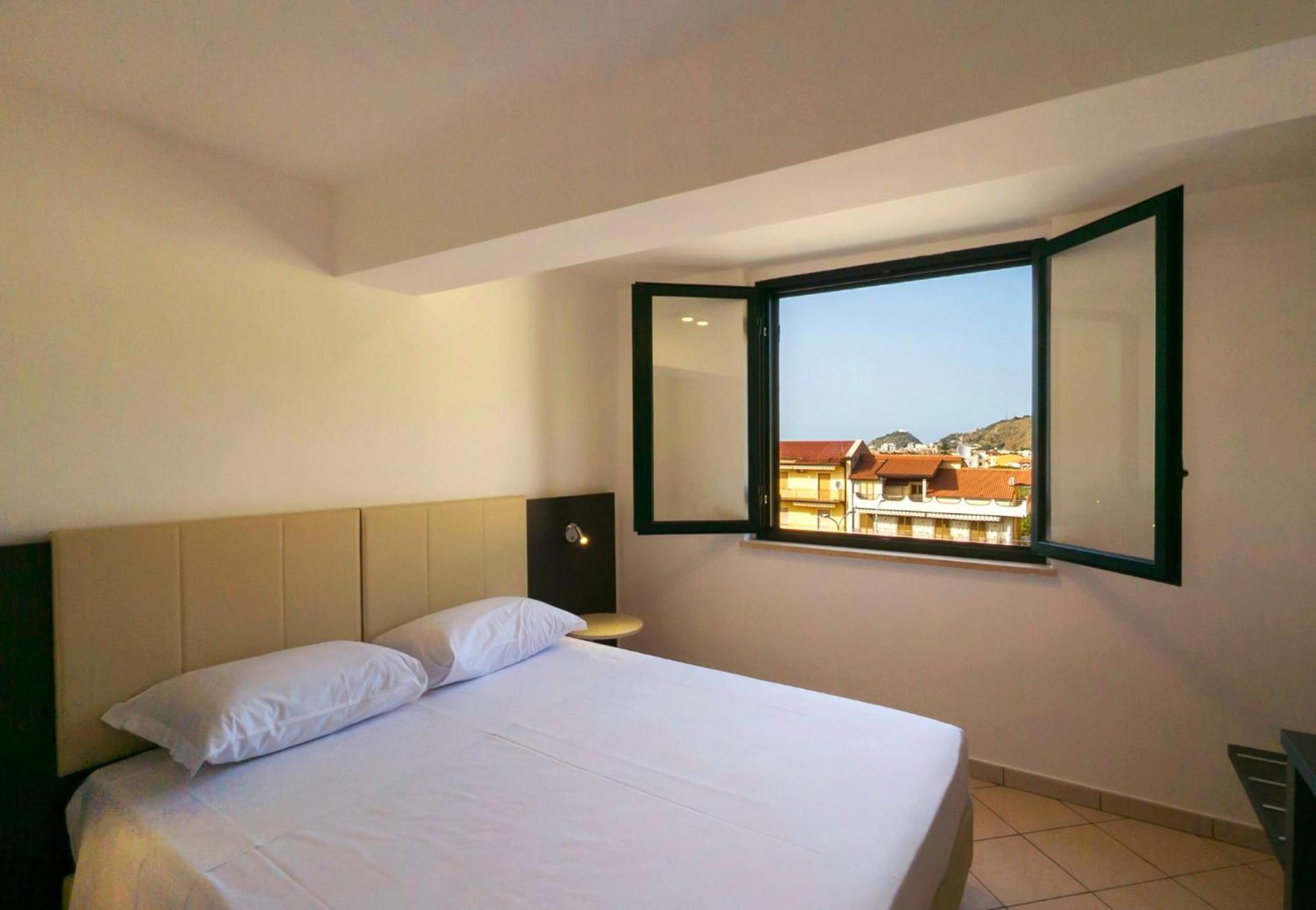 Magico Apartments - 450M Dalla Spiaggia Capo d'Orlando Ngoại thất bức ảnh